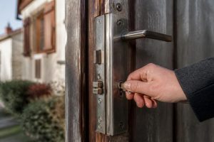 découvrez les avantages d'installer des serrures multipoints blindées dans votre maison pour renforcer la sécurité, dissuader les intrusions et protéger efficacement votre habitat.