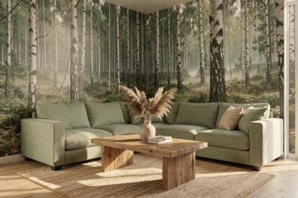 Salon moderne avec papier peint panoramique forêt nordique de bouleaux et canapé lin vert sauge